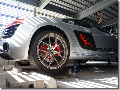 Audi R8 V10 5.2L Engine Oil Change, Lift Up